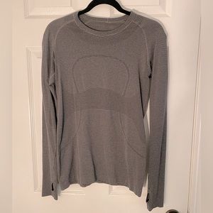 Lululemon lightweight top size 8